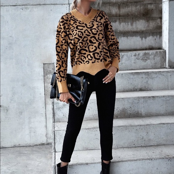 Camel tan v neck leopard print knit sweater - Picture 2 of 5